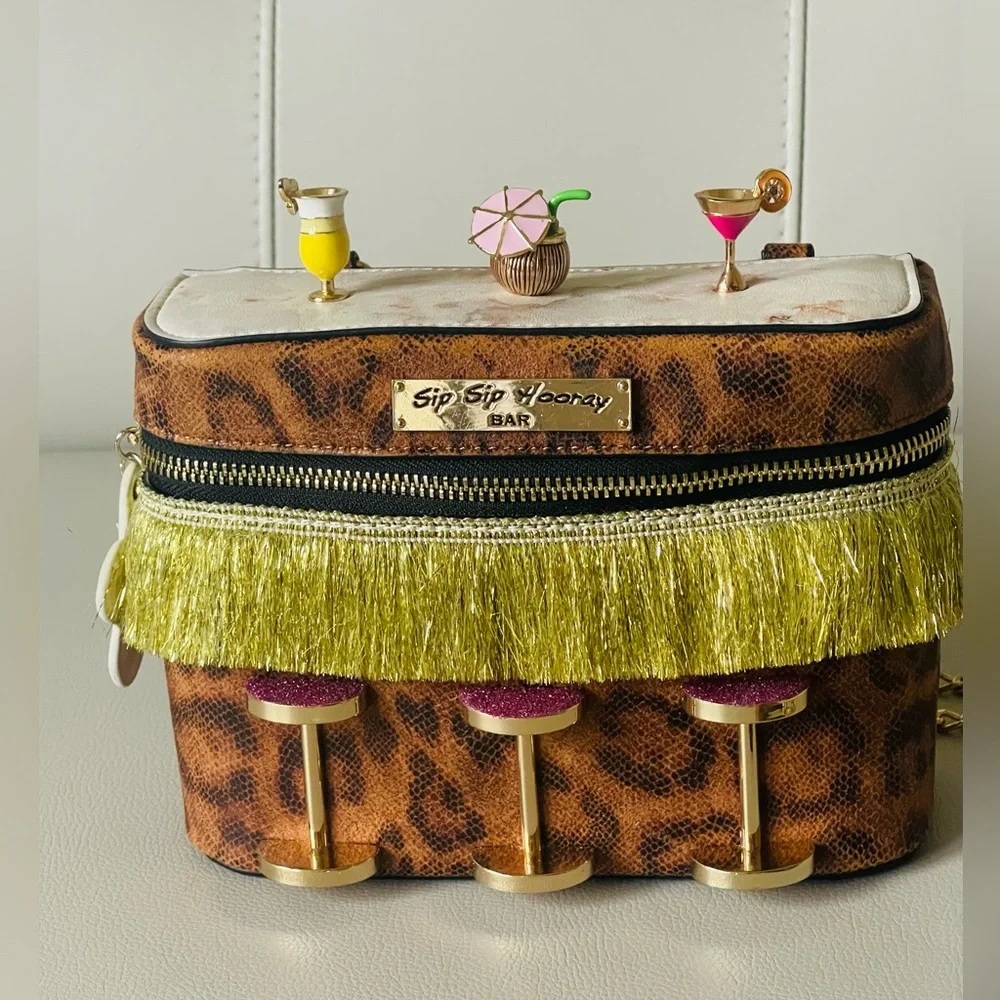 1st EDT. Sip Sip Hooray Betsey Johnson Tiki Bar Crossbody. - Picture 5 of 9